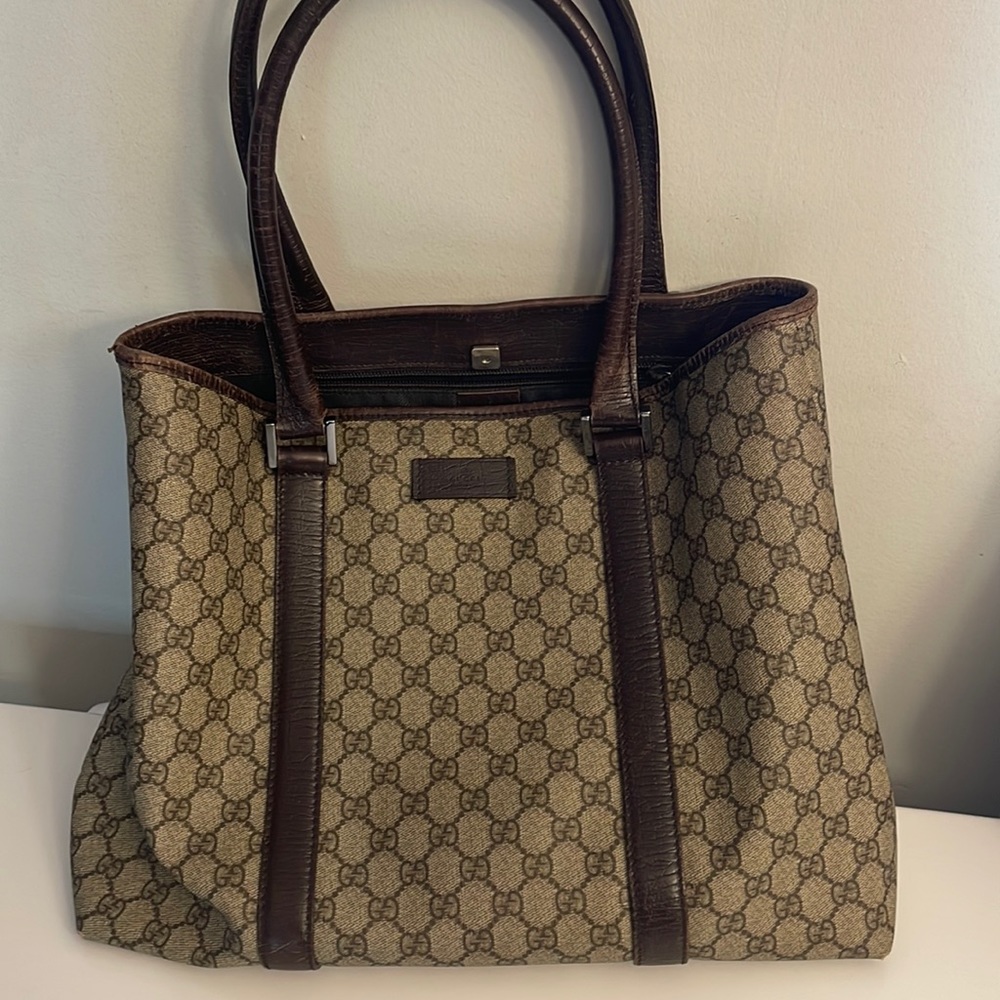 Medium Gucci tote authentic has some wear and tear but other good condition